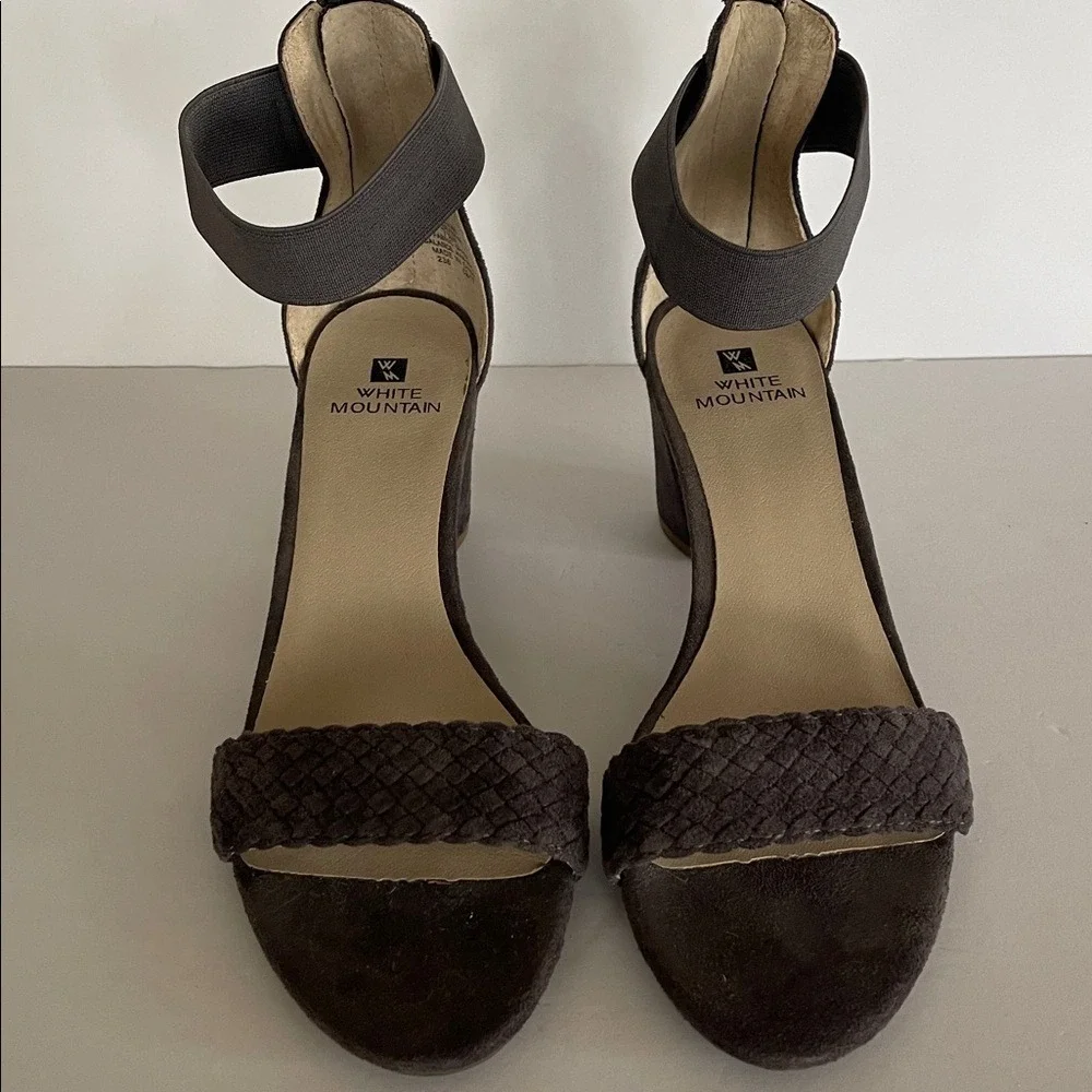 White Mountain Gray Faux Suede Block Heel Sandals‎ 7.5